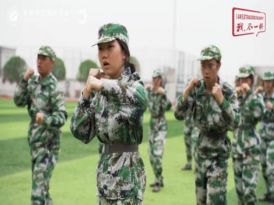 喜迎二十大 奮進新征程 建功新時代——重慶市遠恒佳學校2025屆學生軍訓匯報展演